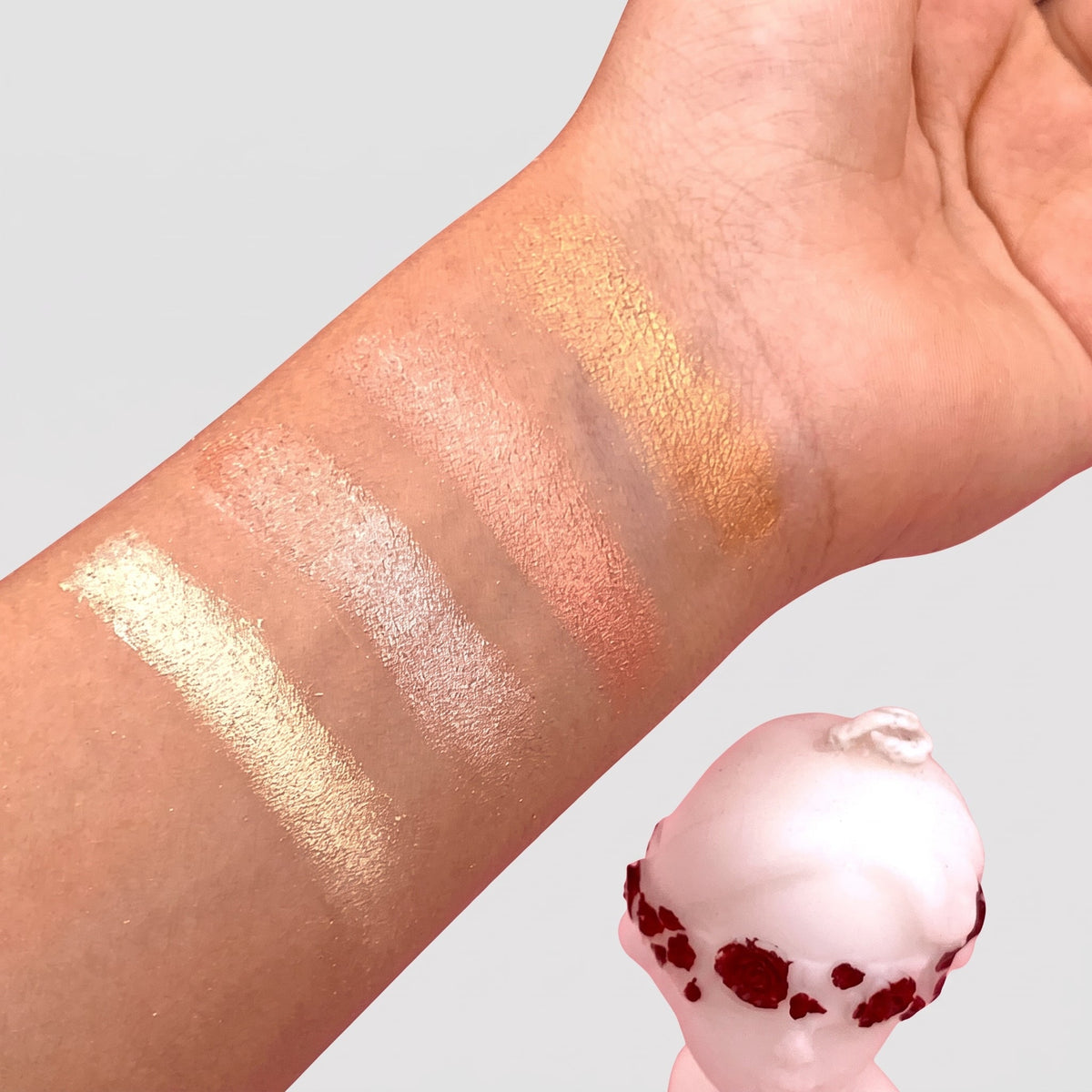HM 4 Shades Highlighter Traveler Palette